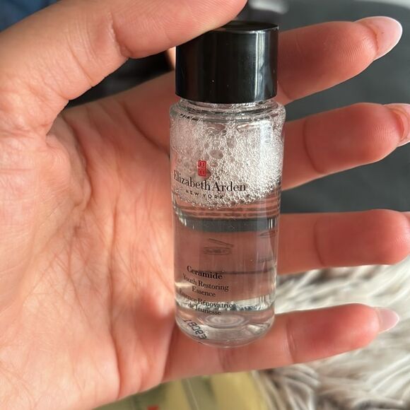 NWT Elizabeth Arden Ceramide Youth Restoring Essence- Sample .84 FL OZ - Picture 5 of 5